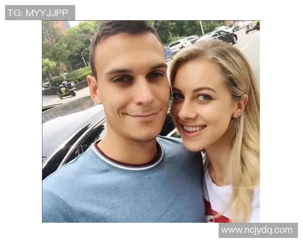 足球明星洛阳的女友身份揭秘引发热议她的背景和故事令人关注 足球明星洛阳的女友身份揭秘引发热议她的背景和故事令人关注