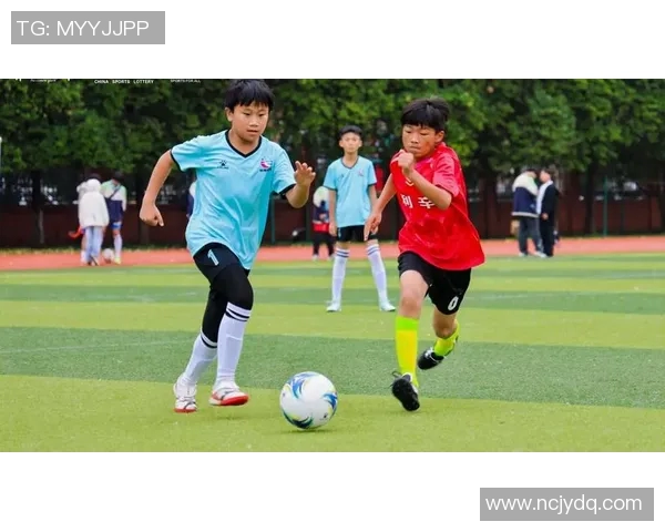 五岁女孩如何在绿茵场上展现足球天赋成为小小明星的成长故事 五岁女孩如何在绿茵场上展现足球天赋成为小小明星的成长故事