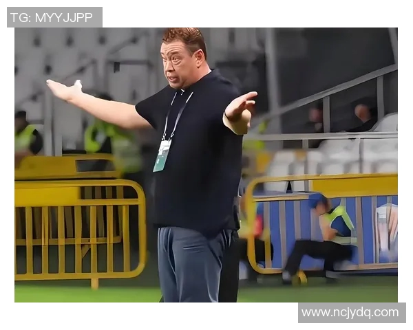 足球明星因伤拄拐杖出行展现坚韧精神引发球迷热议与关心